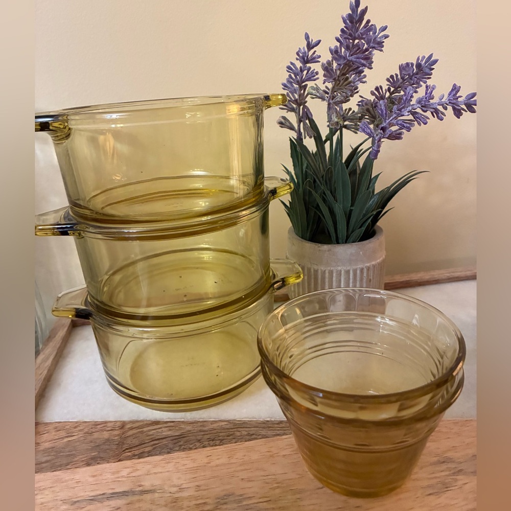 Vintage Dynaware Beautiful Amber Glass 3 bowls and 2 custard cups. Adorable Set